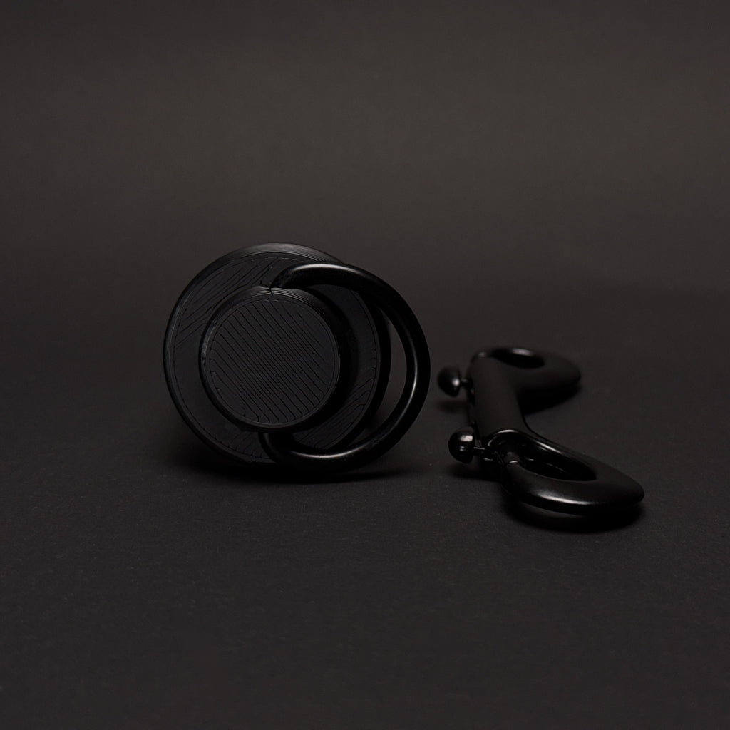 Lockable D-ring pipe clamp
